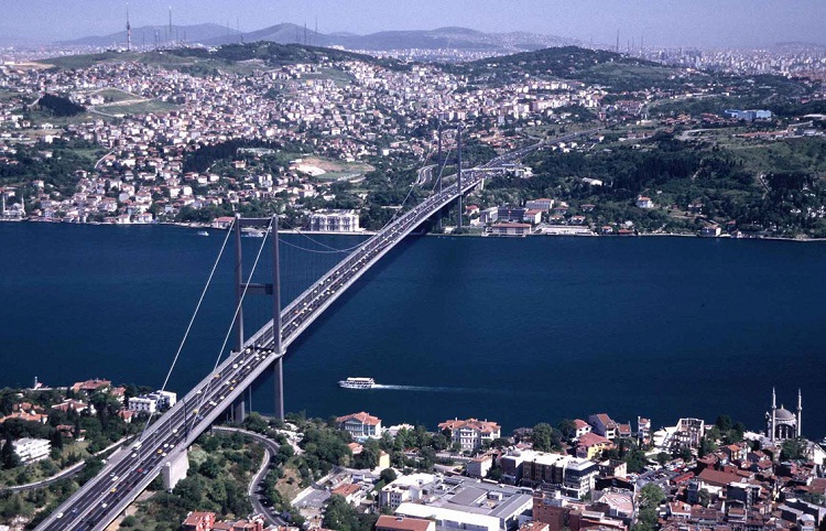 Мост между европейской и азиатской частями Турции